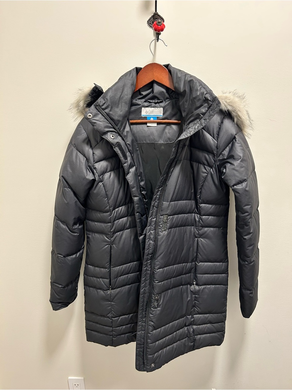 Columbia Women’s Black Hooded Puffer Coat
